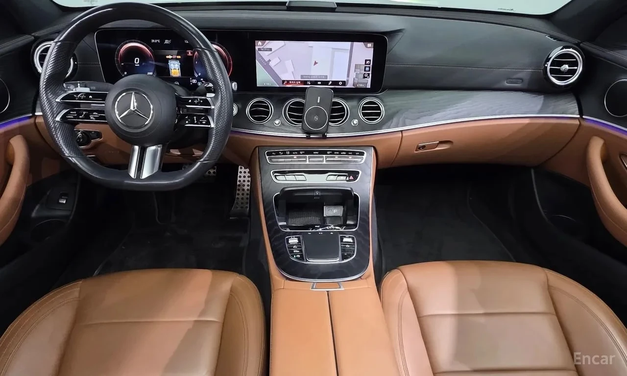 Mercedes-Benz E 220 d 4MATIC AMG Line/ДИСТРОНИК/360/ПОДГРЕВ/ШИБЕДАХ, снимка 7 - Автомобили и джипове - 55951565
