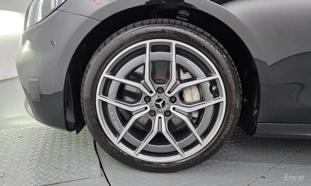 Mercedes-Benz E 220 d 4MATIC AMG Line/ДИСТРОНИК/360/ПОДГРЕВ/ШИБЕДАХ, снимка 5 - Автомобили и джипове - 55951565