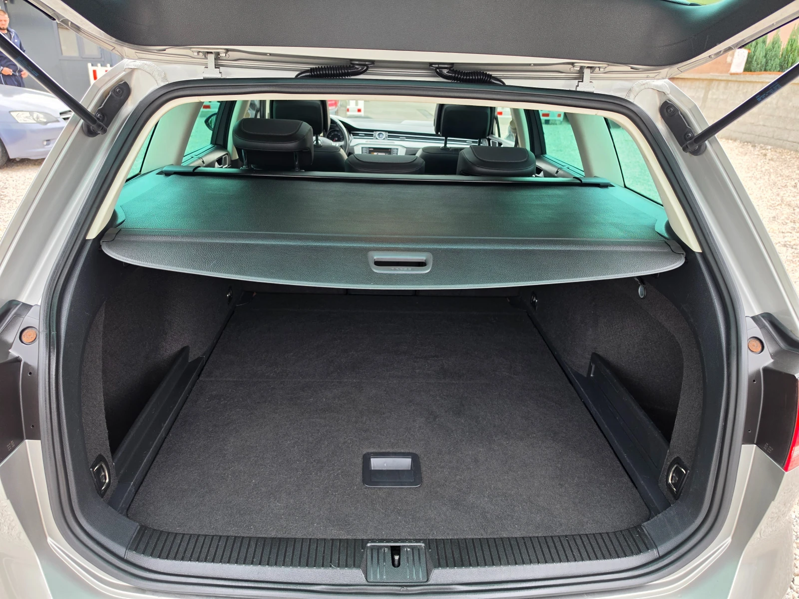 VW Passat ALLTRACK 2.0TDI /6-Скорости/LED/NAVI/4X4/, снимка 15 - Автомобили и джипове - 56272244