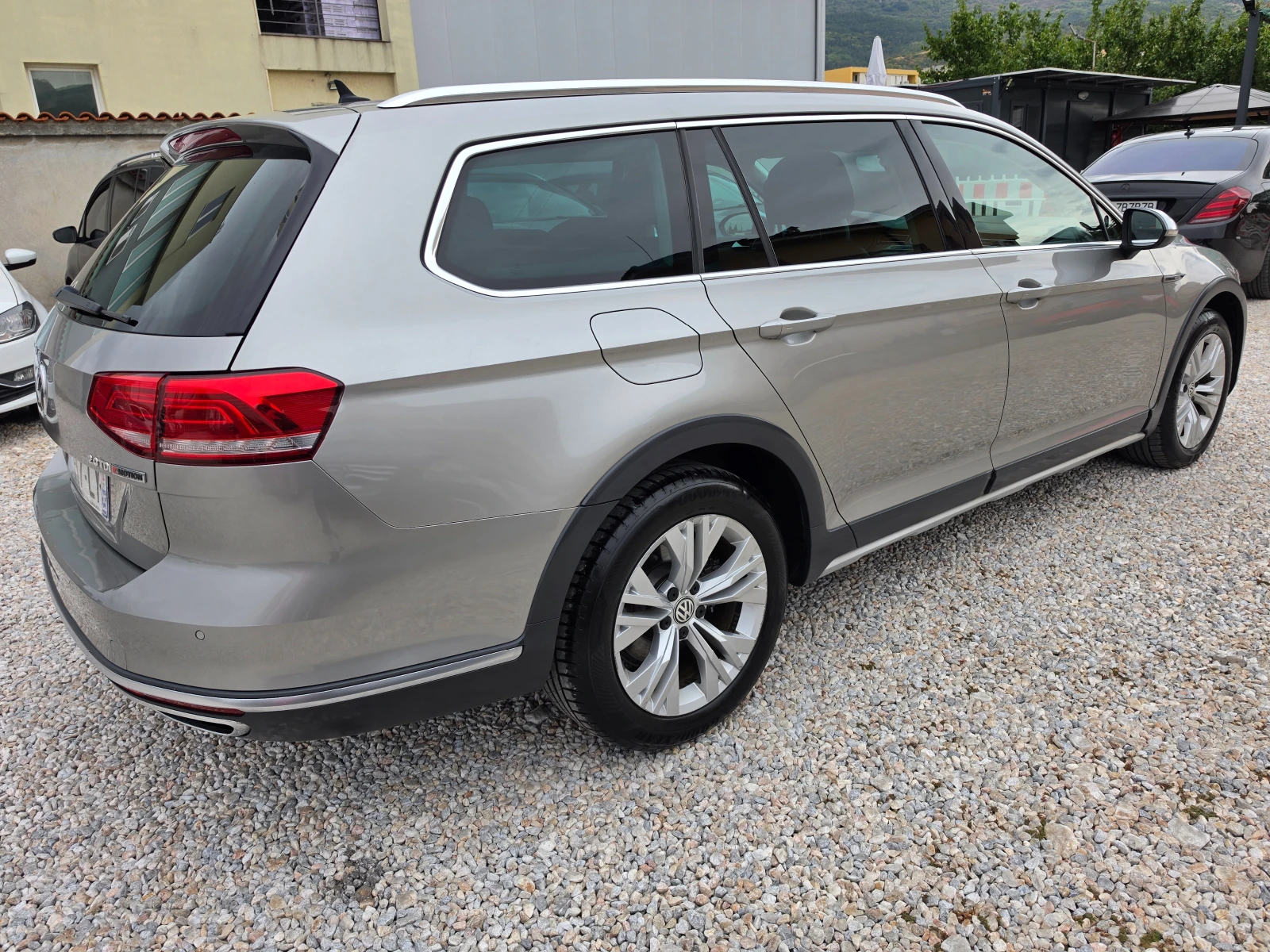 VW Passat ALLTRACK 2.0TDI /6-Скорости/LED/NAVI/4X4/, снимка 4 - Автомобили и джипове - 56272244