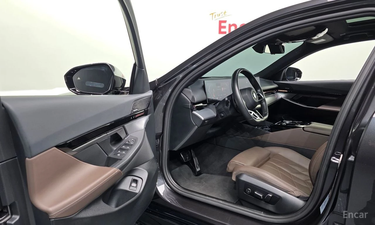 BMW 520 i M Sport, снимка 8 - Автомобили и джипове - 56431318