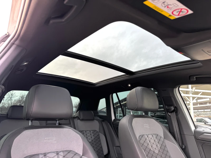 VW Tiguan 2.0TDI#R-LINE#MATRIX#KEYLESS#360* CAM#PANORAMA, снимка 13 - Автомобили и джипове - 52567317