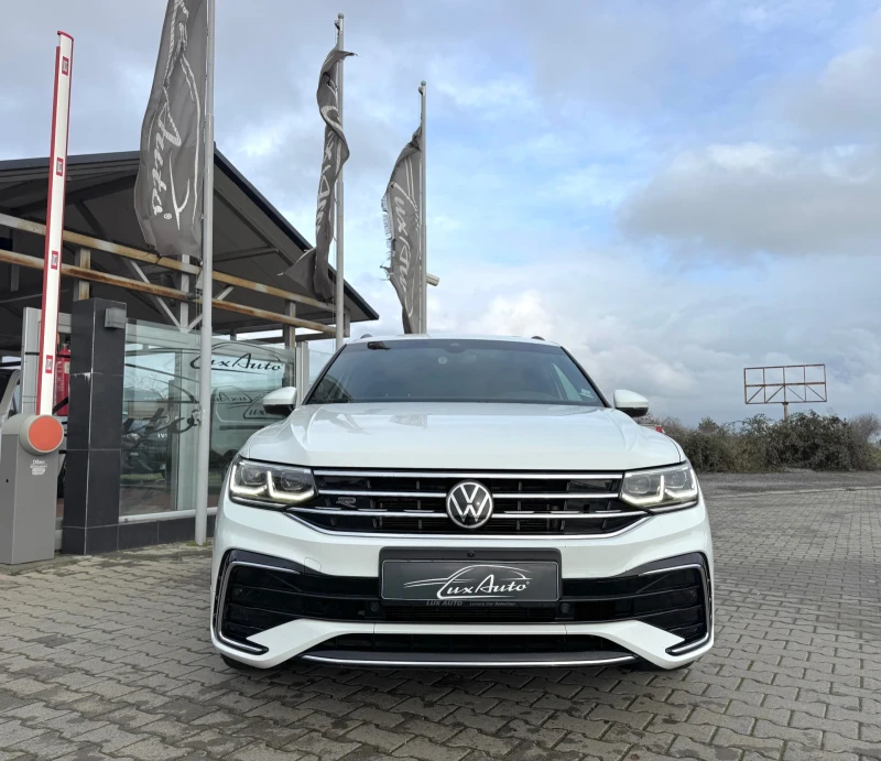 VW Tiguan 2.0TDI#R-LINE#MATRIX#KEYLESS#360* CAM#PANORAMA, снимка 3 - Автомобили и джипове - 52567317