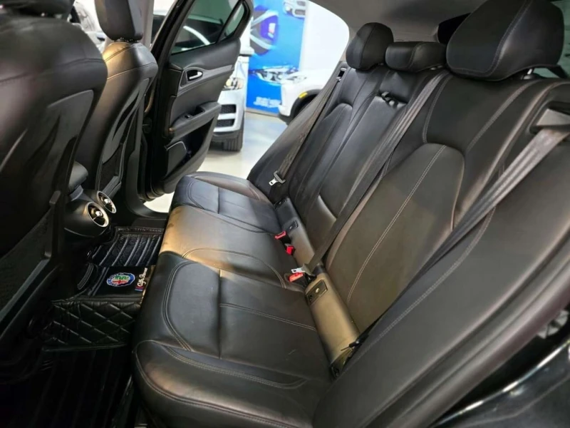 Alfa Romeo Stelvio * BASE SPORT Q4 * CARFAX * ЦЕНА ДО БГ, снимка 14 - Автомобили и джипове - 53214944