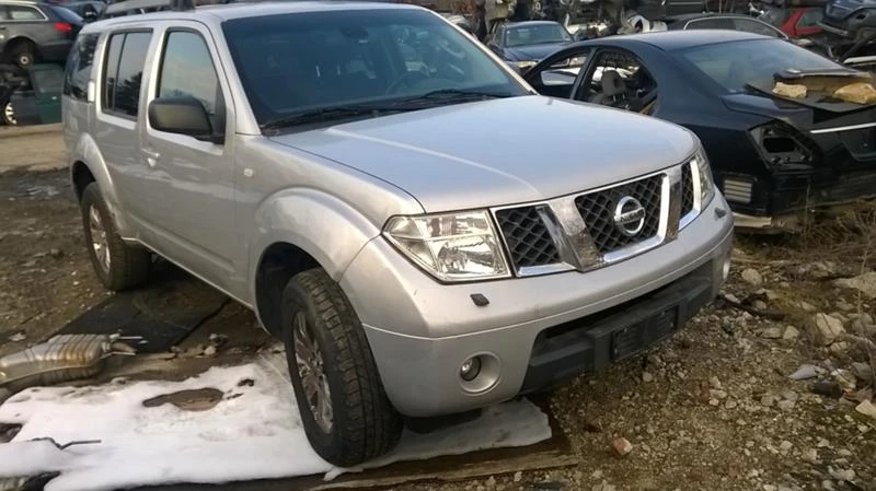 Nissan Pathfinder 2.5 D, снимка 2 - Автомобили и джипове - 49530100