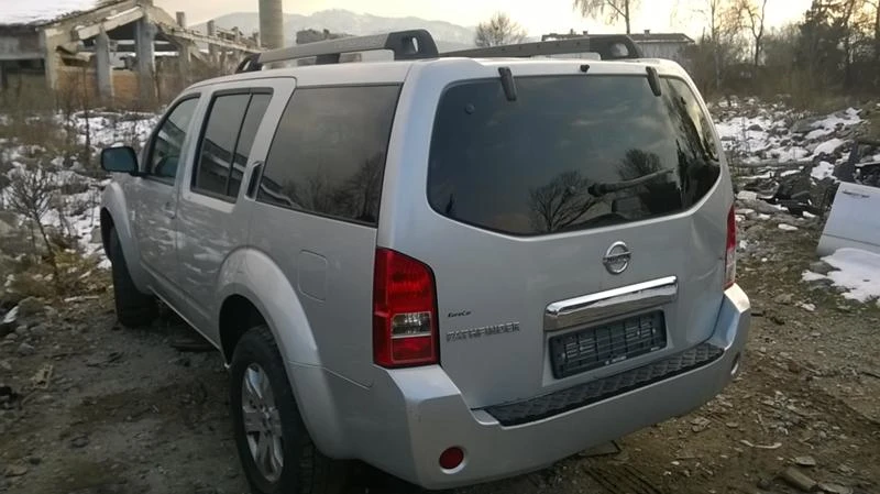 Nissan Pathfinder 2.5 D, снимка 5 - Автомобили и джипове - 49530100