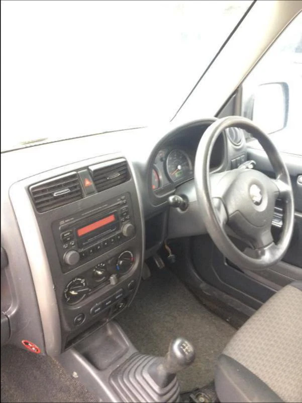 Suzuki Jimny 1.3i, снимка 8 - Автомобили и джипове - 25306127