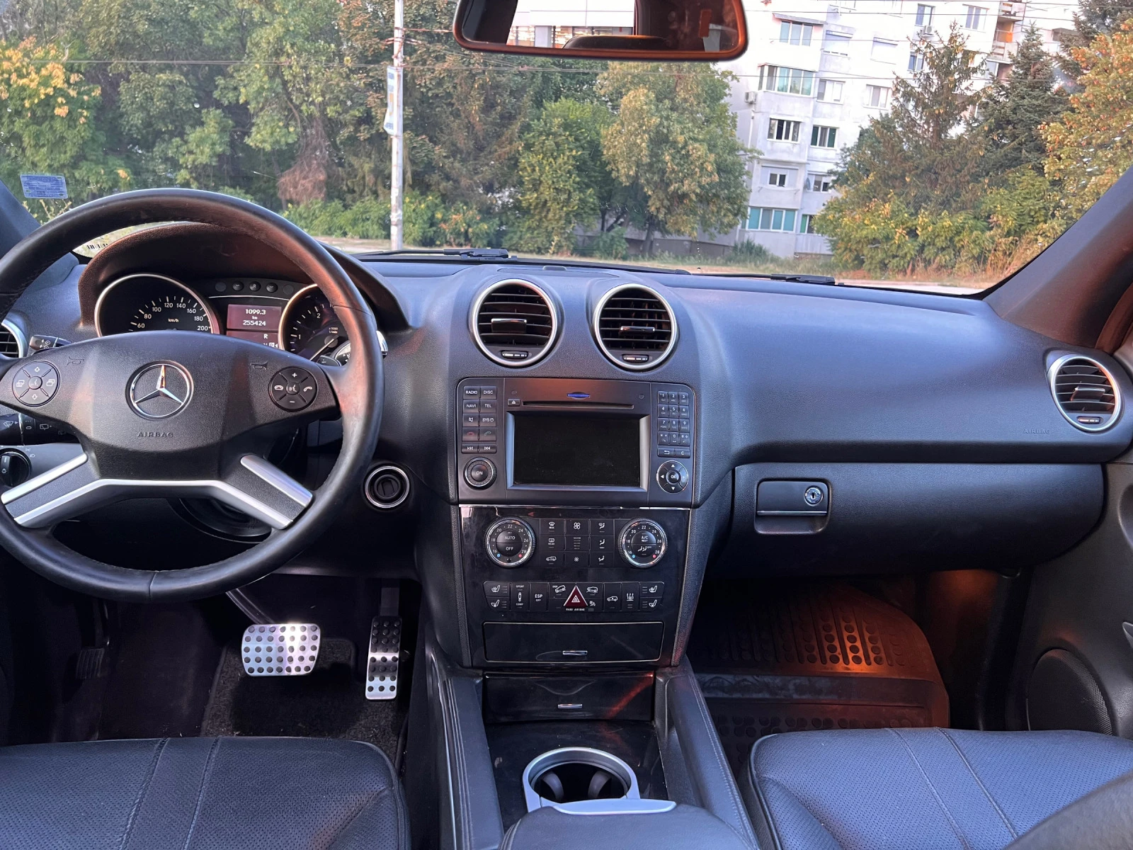 Mercedes-Benz ML 350 AMG OPTIC, дистроник, печка с дистанцио, обдухване - изображение 5