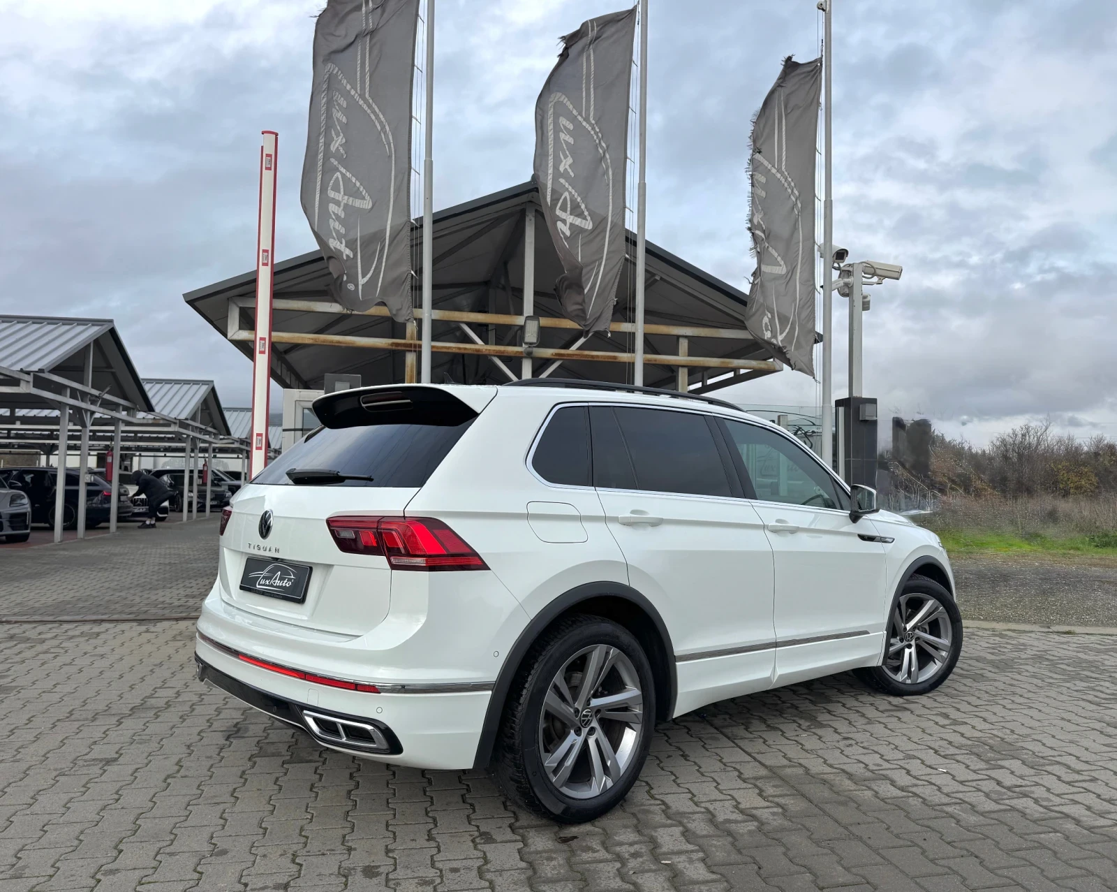 VW Tiguan 2.0TDI#R-LINE#MATRIX#KEYLESS#360* CAM#PANORAMA - изображение 4