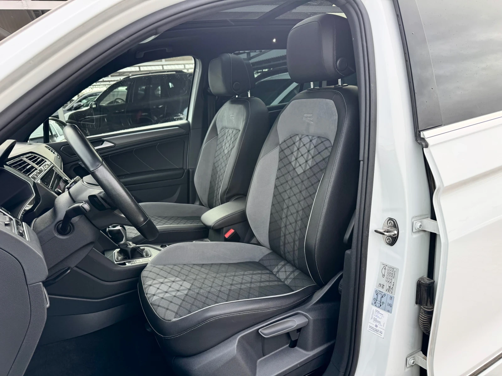 VW Tiguan 2.0TDI#R-LINE#MATRIX#KEYLESS#360* CAM#PANORAMA - изображение 9