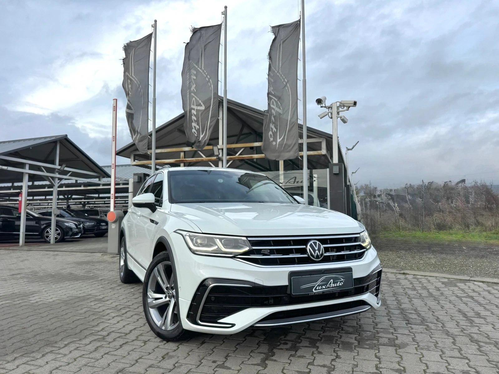 VW Tiguan 2.0TDI#R-LINE#MATRIX#KEYLESS#360* CAM#PANORAMA - изображение 2