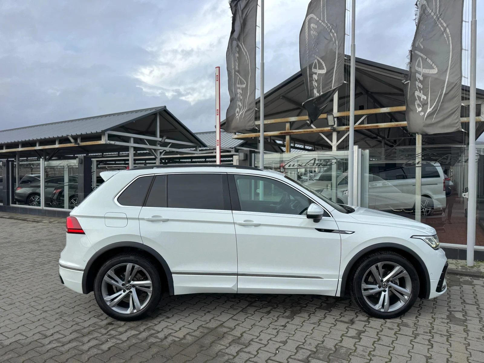 VW Tiguan 2.0TDI#R-LINE#MATRIX#KEYLESS#360* CAM#PANORAMA - изображение 6