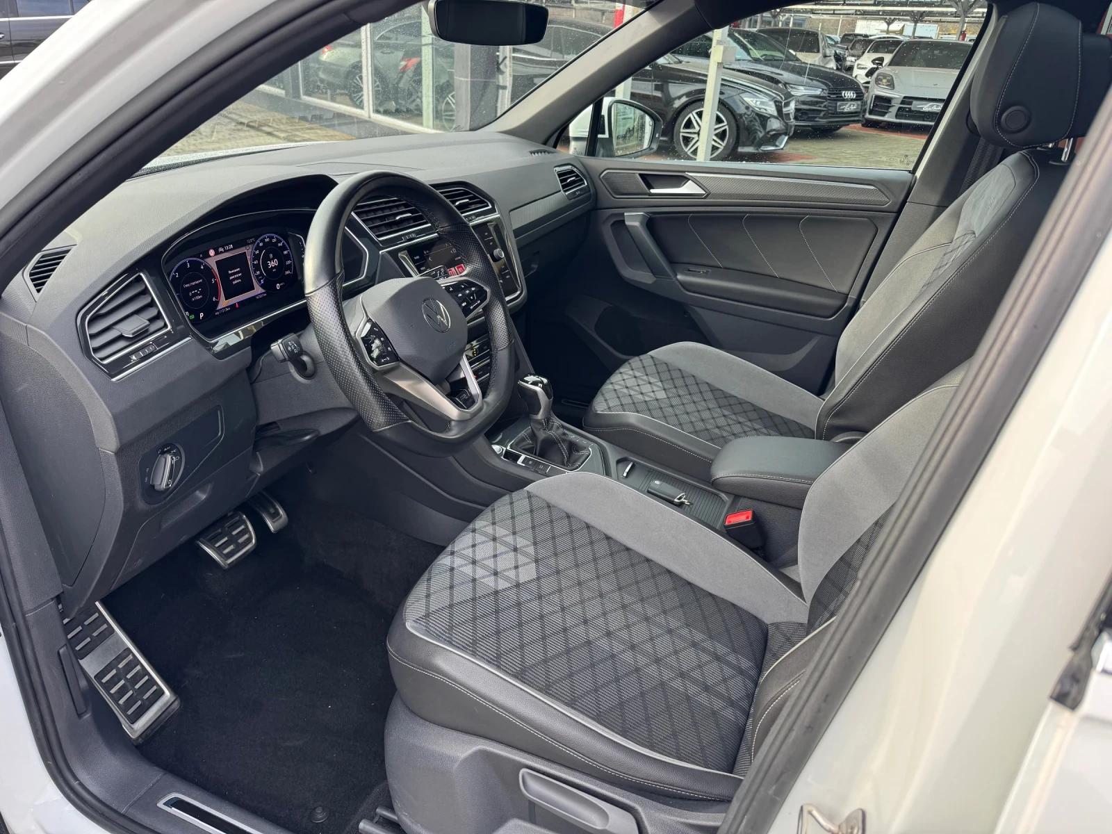 VW Tiguan 2.0TDI#R-LINE#MATRIX#KEYLESS#360* CAM#PANORAMA - изображение 8