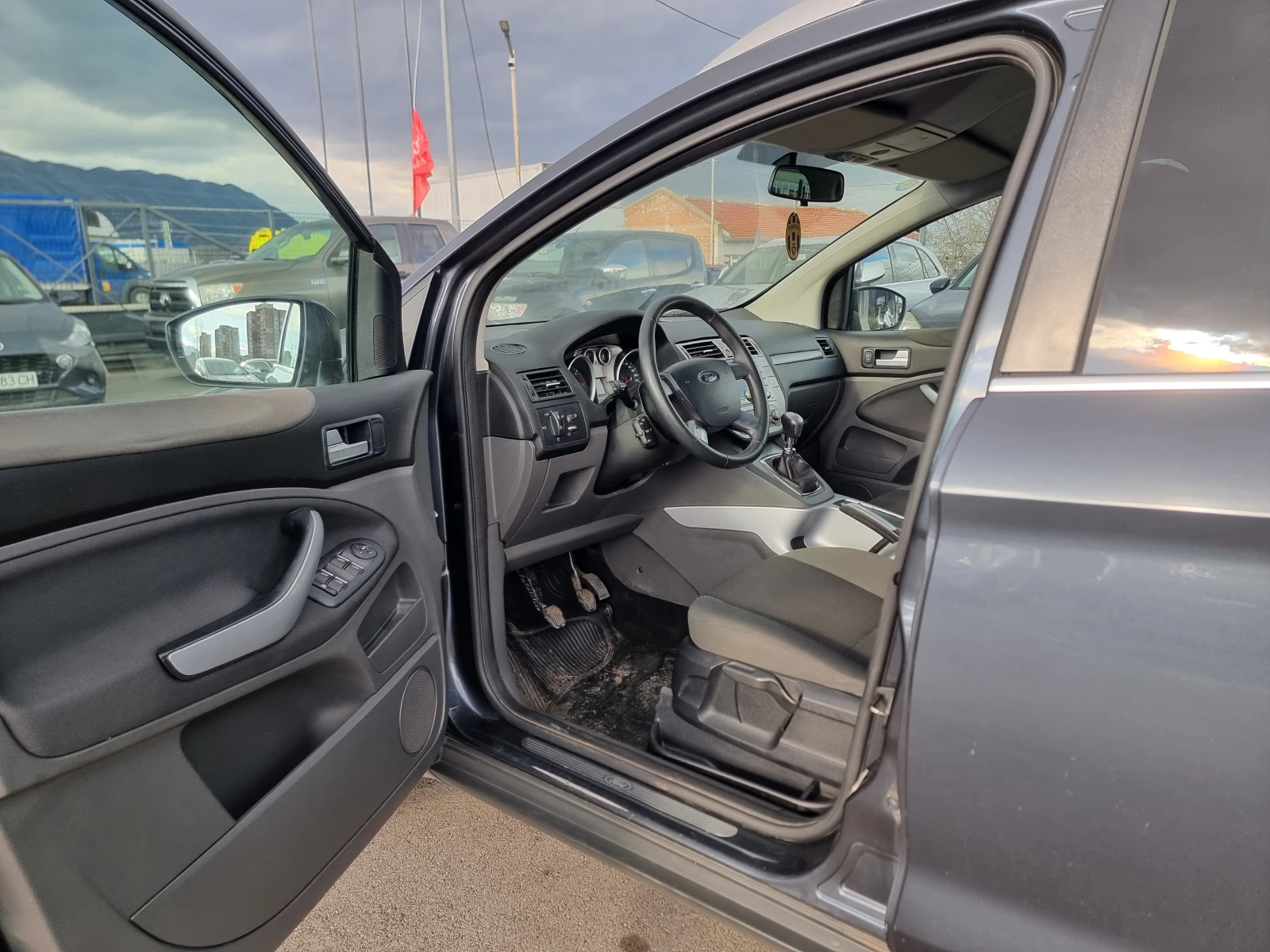 Ford Kuga 2.0TDI - изображение 10