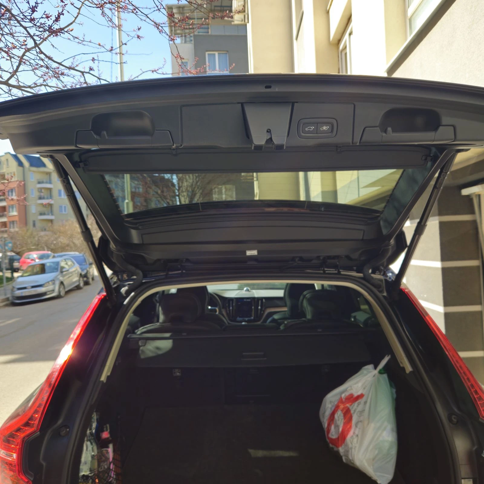 Volvo XC60 ULTRA B6 , Dark Theme, снимка 5 - Автомобили и джипове - 53850302