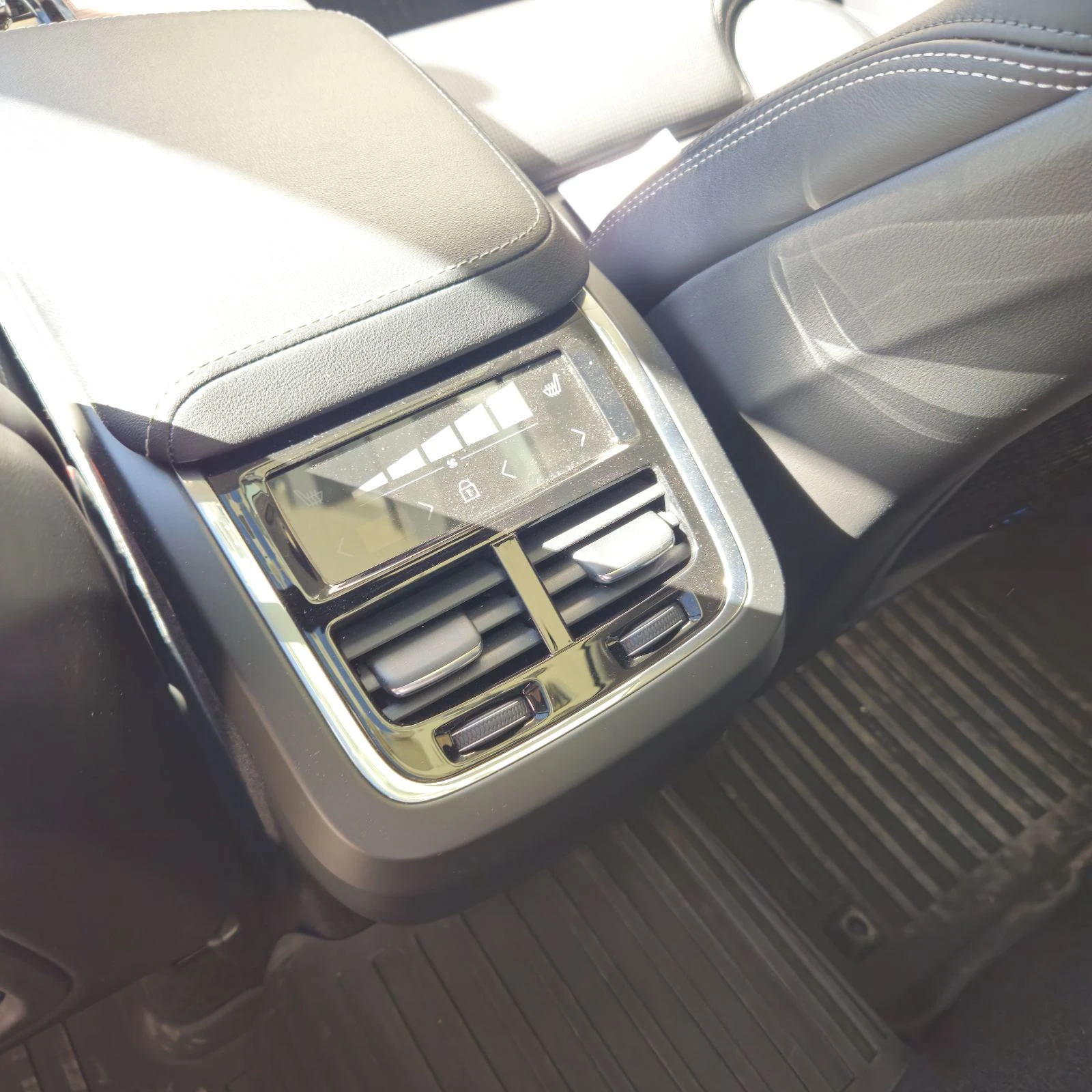 Volvo XC60 ULTRA B6 , Dark Theme, снимка 10 - Автомобили и джипове - 53850302