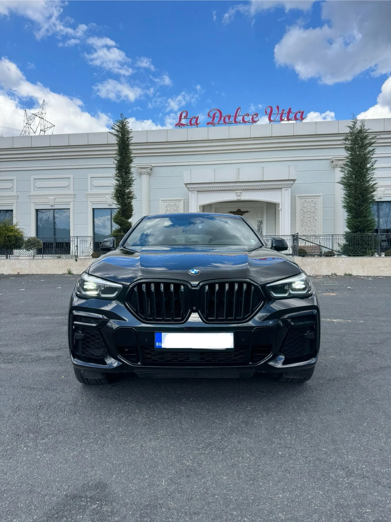 BMW X6 M50i Carbon/Crystal Controls/Iconic Glow/22 