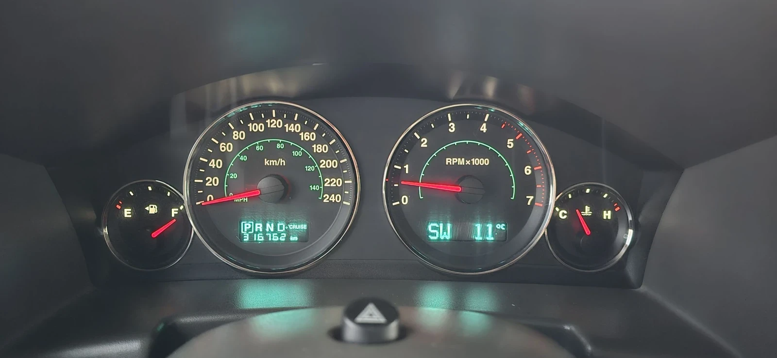 Jeep Commander 3.0 CRD, снимка 14 - Автомобили и джипове - 54263265