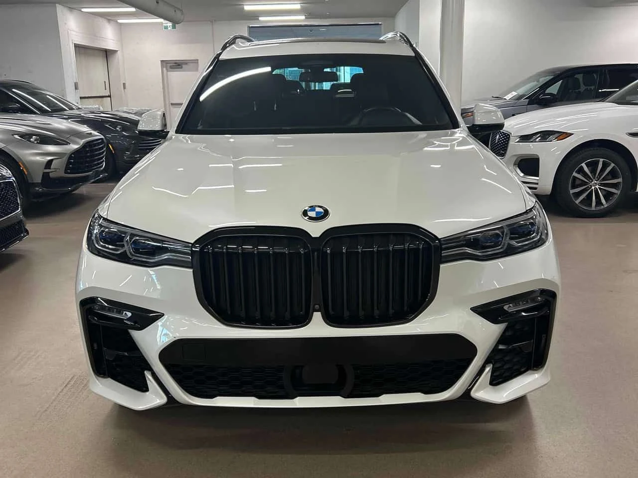 BMW X7 M50i /360/DIS/HUD/LASER/H&K/АВТОКРЕДИТ, снимка 6 - Автомобили и джипове - 54701341