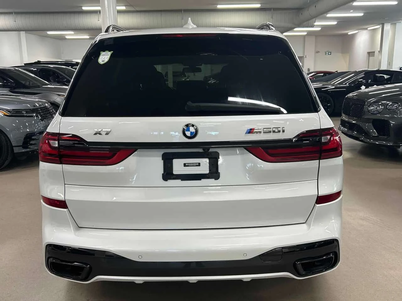 BMW X7 M50i /360/DIS/HUD/LASER/H&K/АВТОКРЕДИТ, снимка 4 - Автомобили и джипове - 54701341