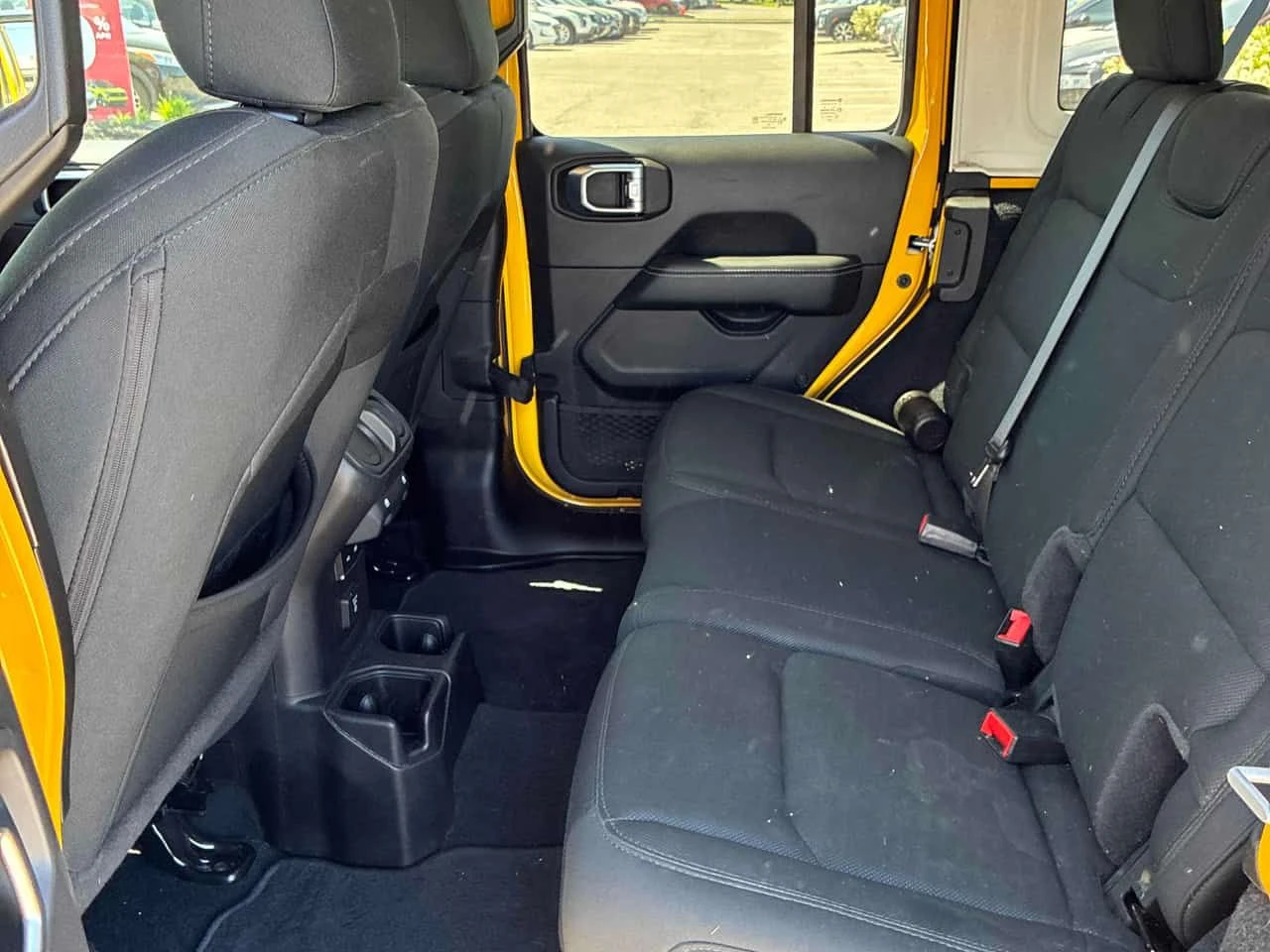 Jeep Wrangler * Sahara * АВТОКРЕДИТ * ОТ ПРЕДСТАВИТЕЛСТВО, снимка 11 - Автомобили и джипове - 54775876