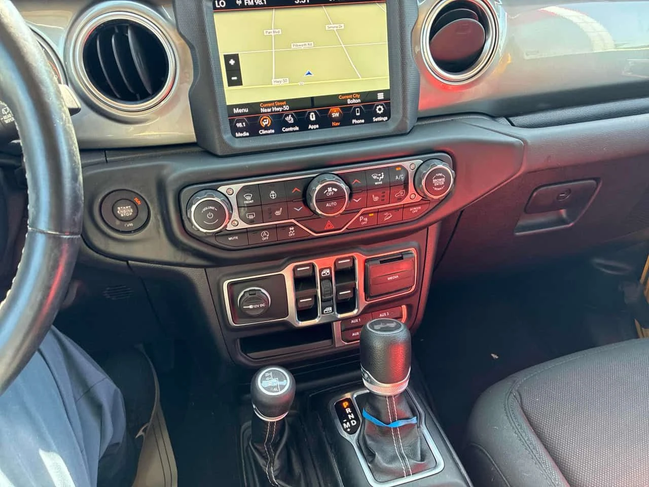 Jeep Wrangler * Sahara * АВТОКРЕДИТ * ОТ ПРЕДСТАВИТЕЛСТВО, снимка 9 - Автомобили и джипове - 54775876
