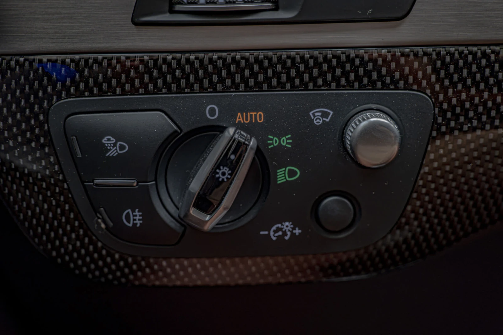 Audi SQ7 4.0TDI/Virtual/Carbon/HuD/Bose/Distronik/Lane Assi, снимка 15 - Автомобили и джипове - 55631346