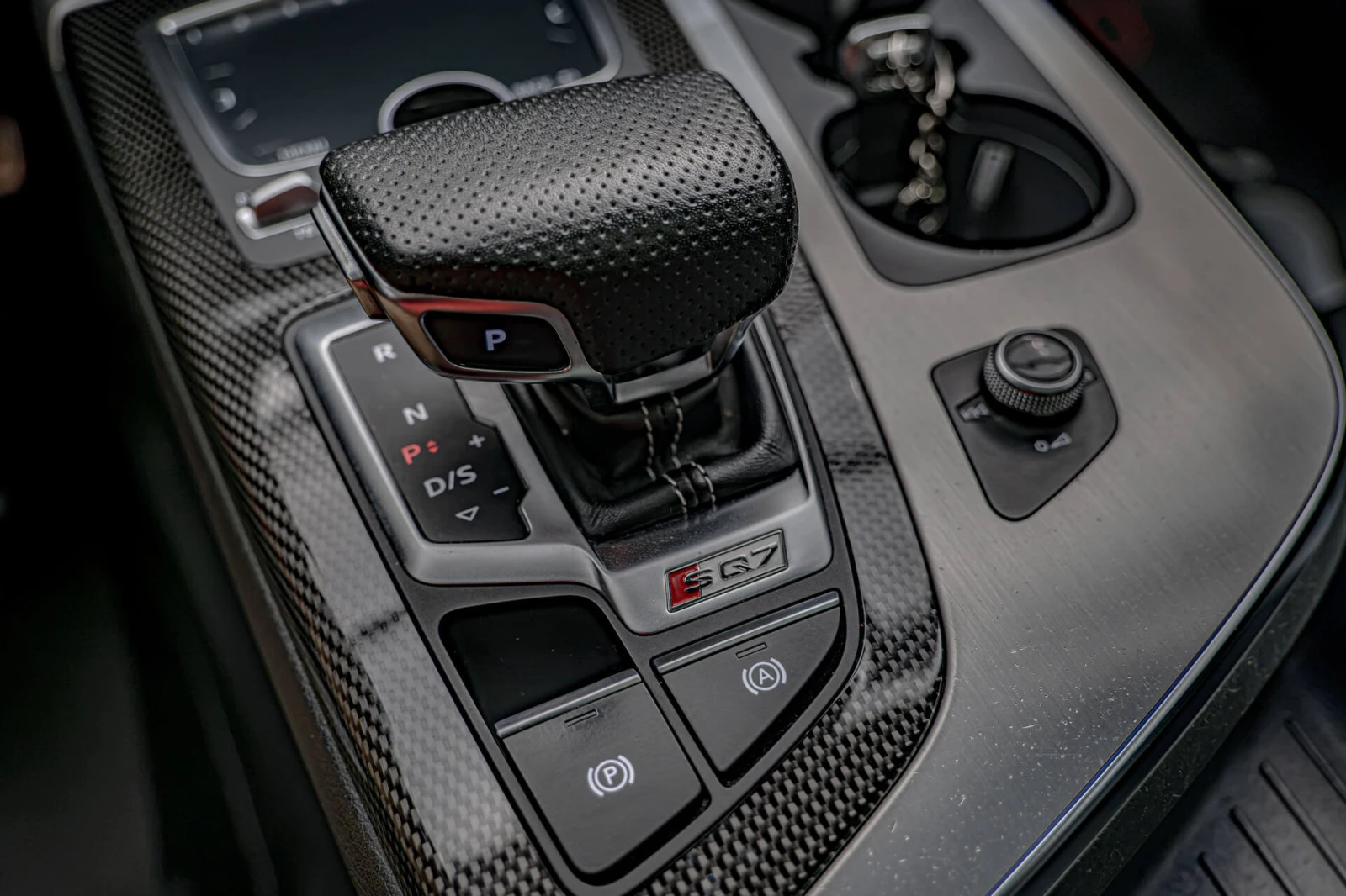 Audi SQ7 4.0TDI/Virtual/Carbon/HuD/Bose/Distronik/Lane Assi, снимка 11 - Автомобили и джипове - 55631346