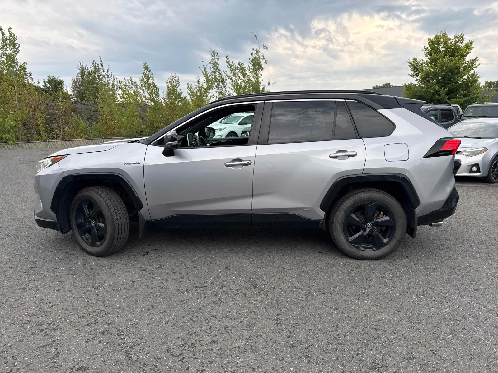 Toyota Rav4 * Hybrid XLE * АВТОКРЕДИТ БЕЗ ПЪРВОНАЧАЛНА ВНОСКА*, снимка 2 - Автомобили и джипове - 55840119