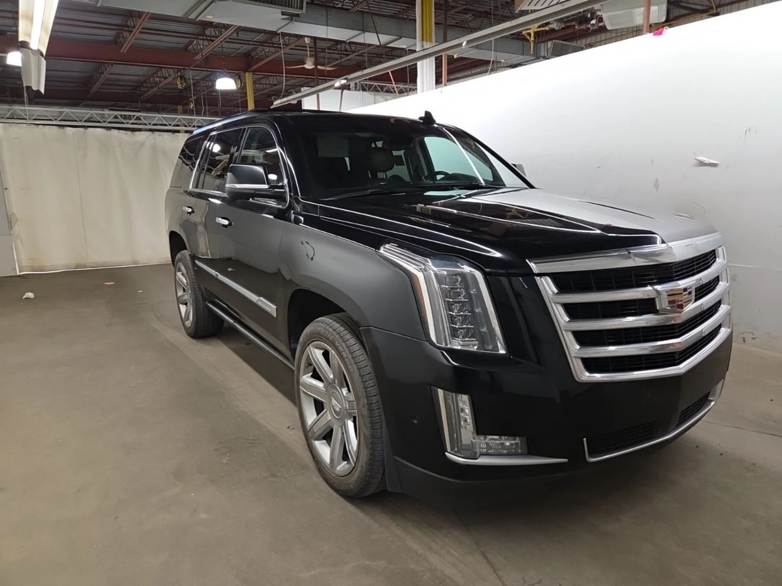 Cadillac Escalade | LUXURY PREMIUM | Цена до България & АвтоКредит, снимка 2 - Автомобили и джипове - 56252312