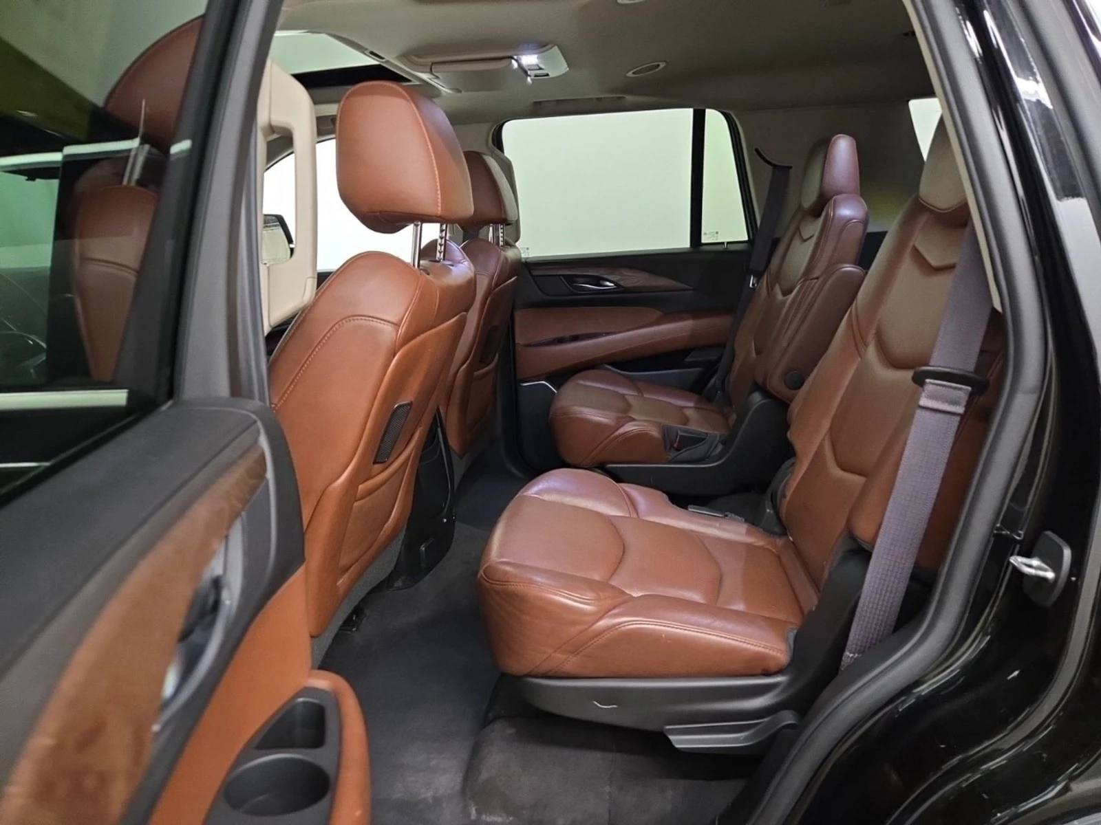 Cadillac Escalade | LUXURY PREMIUM | Цена до България & АвтоКредит, снимка 10 - Автомобили и джипове - 56252312