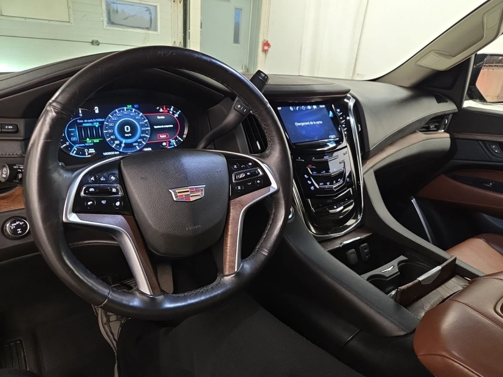 Cadillac Escalade | LUXURY PREMIUM | Цена до България & АвтоКредит, снимка 8 - Автомобили и джипове - 56252312