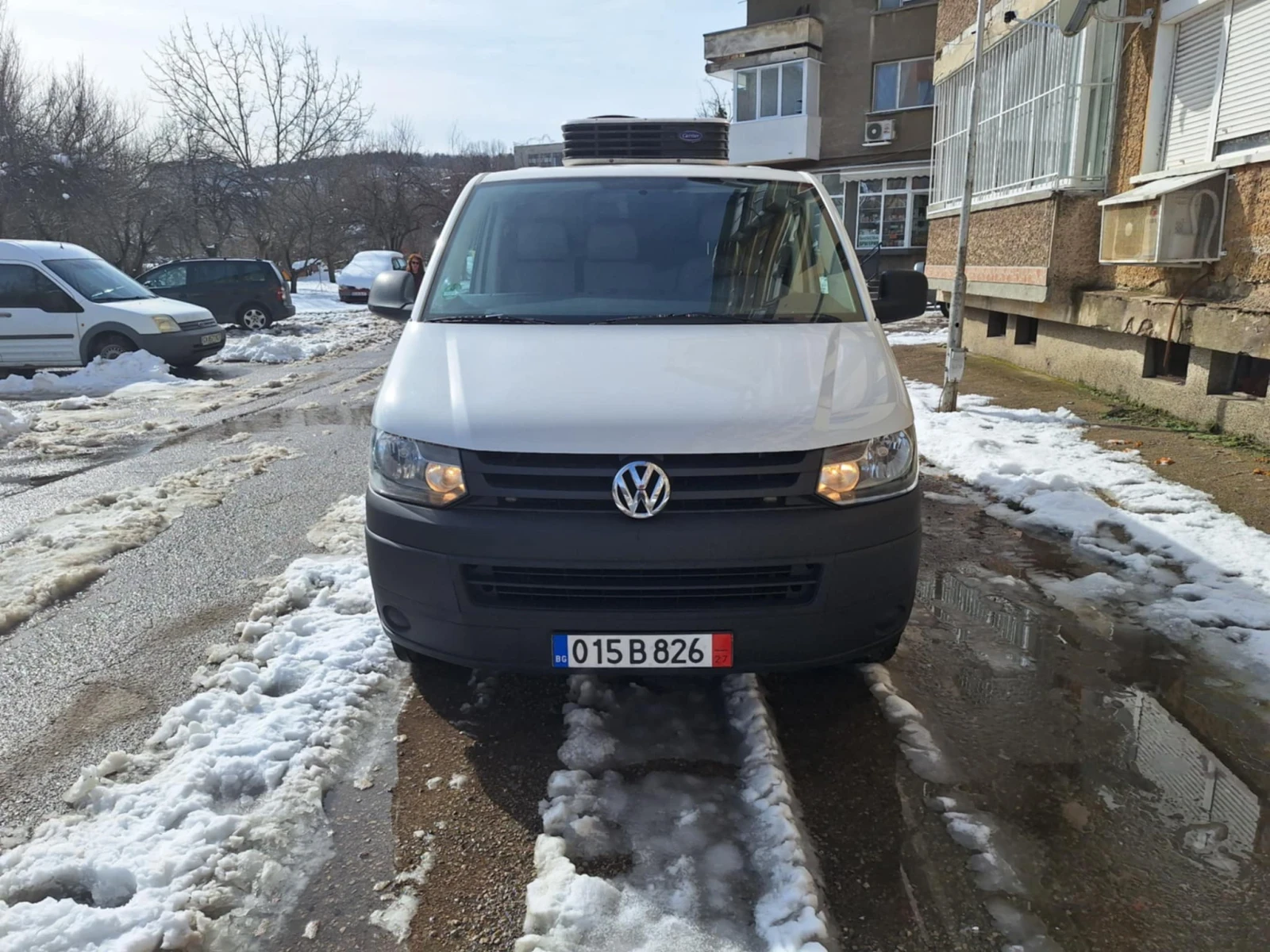 VW Transporter 2.0 TDI 102 кс 2011год Минусов Хладилен, снимка 2 - Бусове и автобуси - 54563869