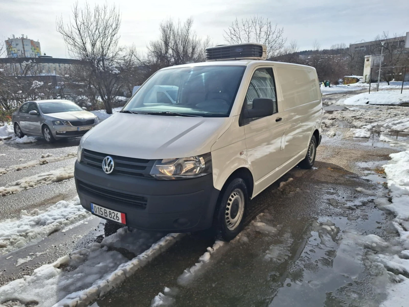 VW Transporter 2.0 TDI 102 кс 2011год Минусов Хладилен, снимка 5 - Бусове и автобуси - 54563869