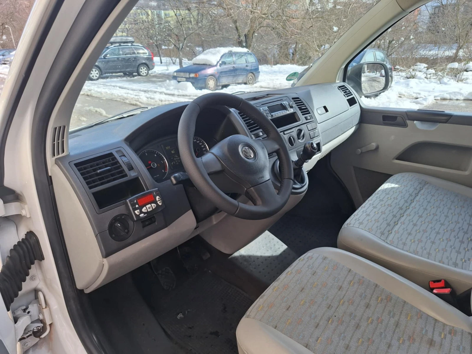 VW Transporter 2.0 TDI 102 кс 2011год Минусов Хладилен, снимка 9 - Бусове и автобуси - 54563869