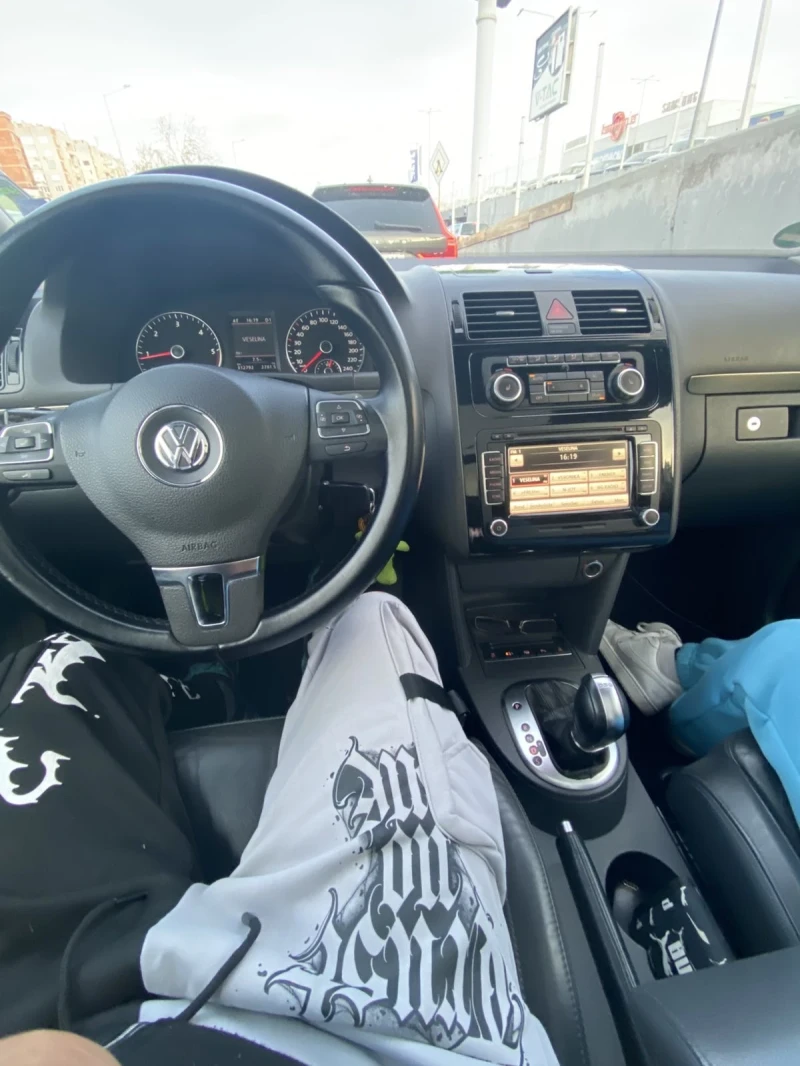 VW Touran Sport, снимка 2 - Автомобили и джипове - 50886415