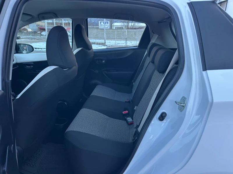 Toyota Yaris 1.3VVT-i 119000км Black&White Design, снимка 14 - Автомобили и джипове - 52938745