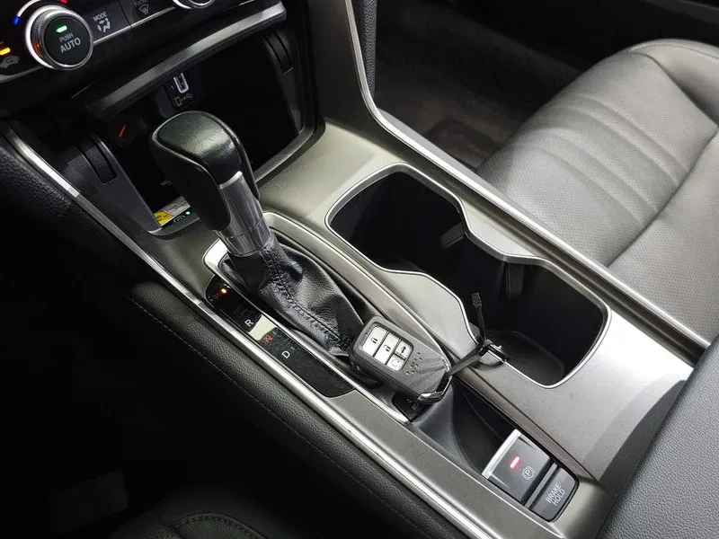 Honda Accord 10Th Generation 1.5 Turbo, снимка 4 - Автомобили и джипове - 56310845