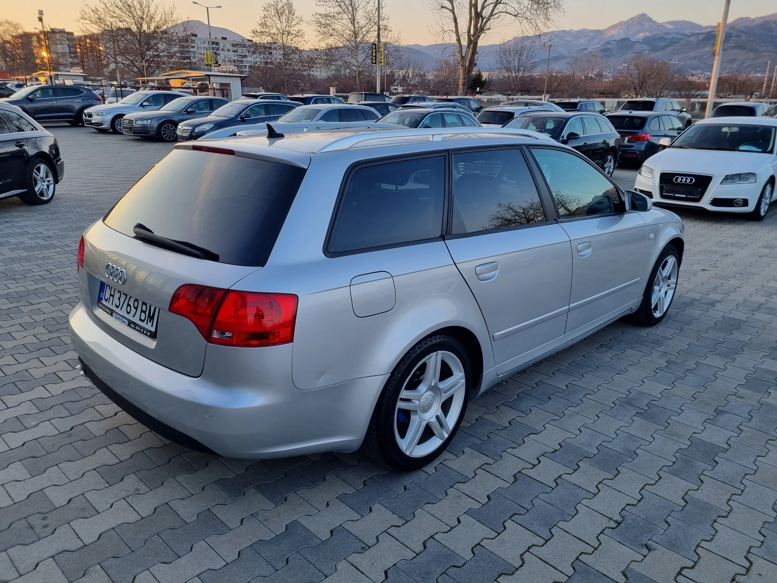 Audi A4 2.0TDi-140кс 8V * S-LINE* ОБСЛУЖЕН - изображение 6