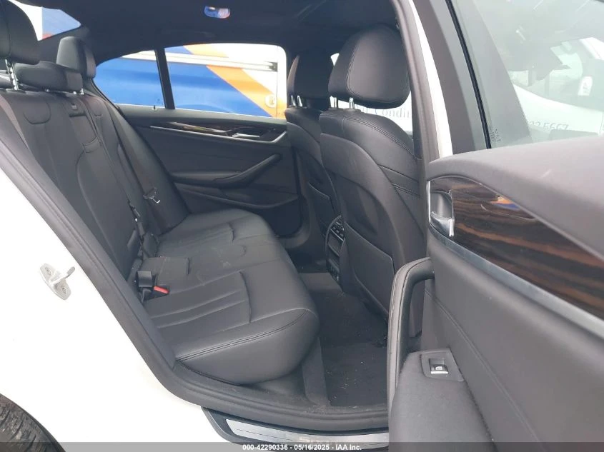 BMW 530 XDRIVE/RECARO/ПАНО/ПОДГРЕВИ - изображение 9