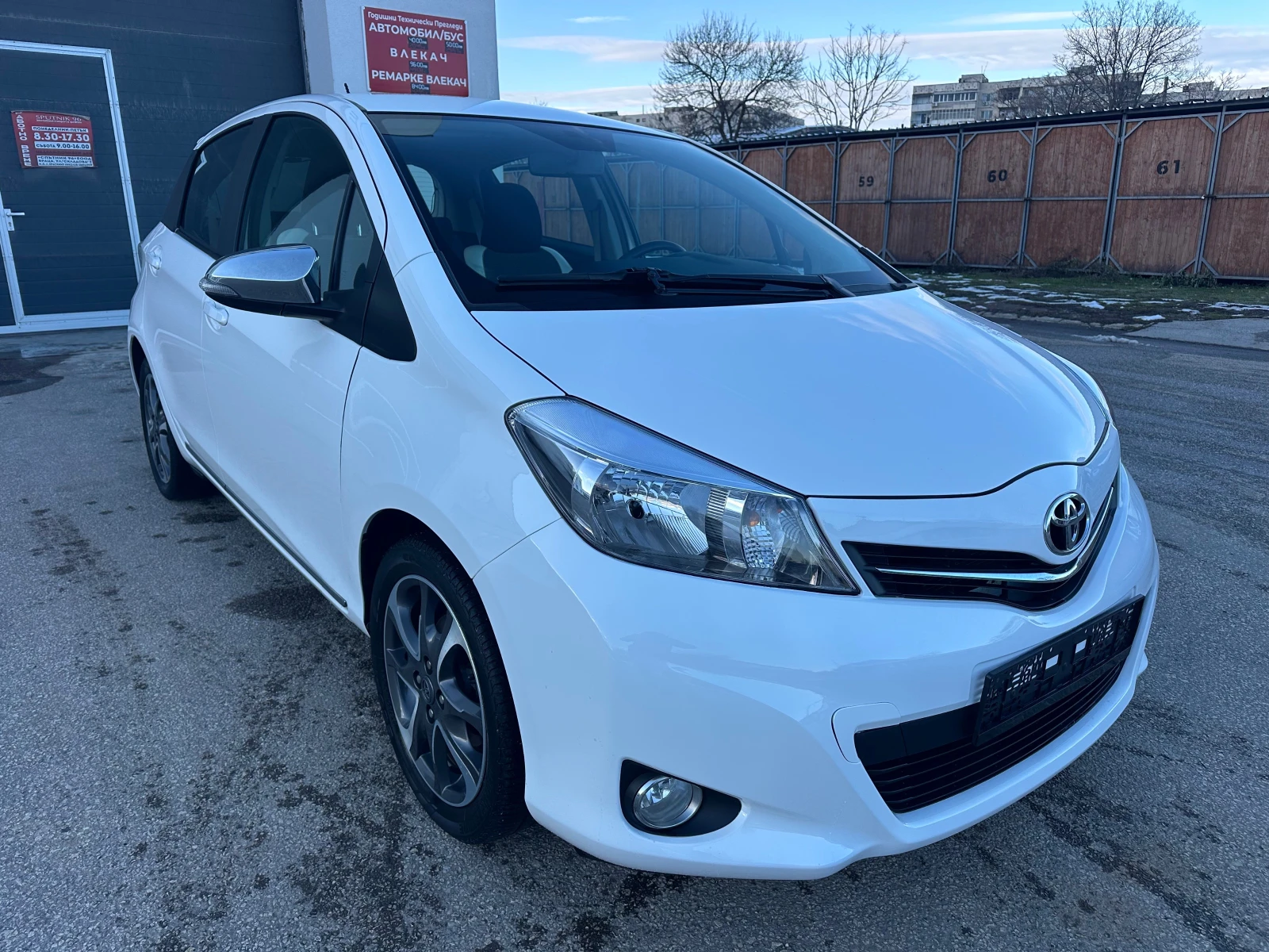 Toyota Yaris 1.3VVT-i 119000км Black&White Design - изображение 9