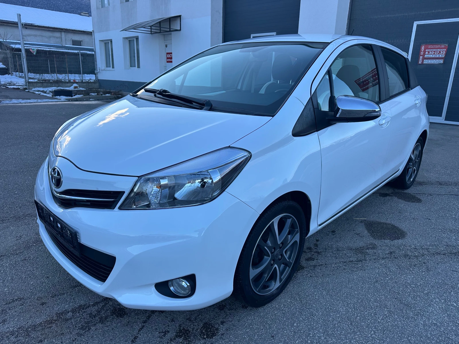 Toyota Yaris 1.3VVT-i 119000км Black&White Design - изображение 3