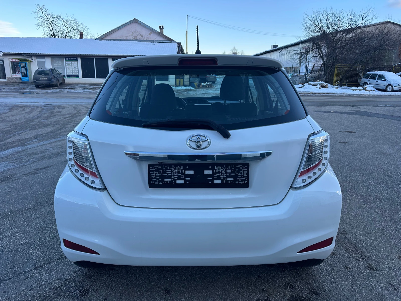 Toyota Yaris 1.3VVT-i 119000км Black&White Design - изображение 6