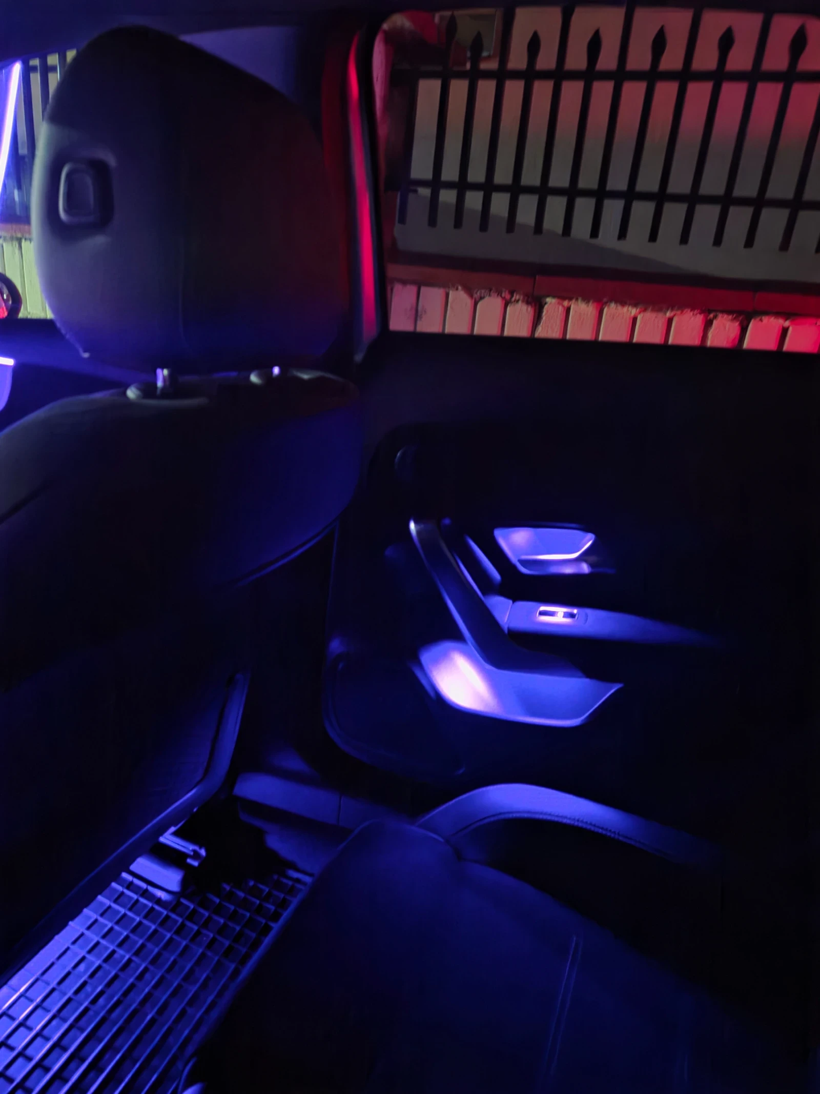 Mercedes-Benz A 200 AMG Line Premium, снимка 12 - Автомобили и джипове - 53830569