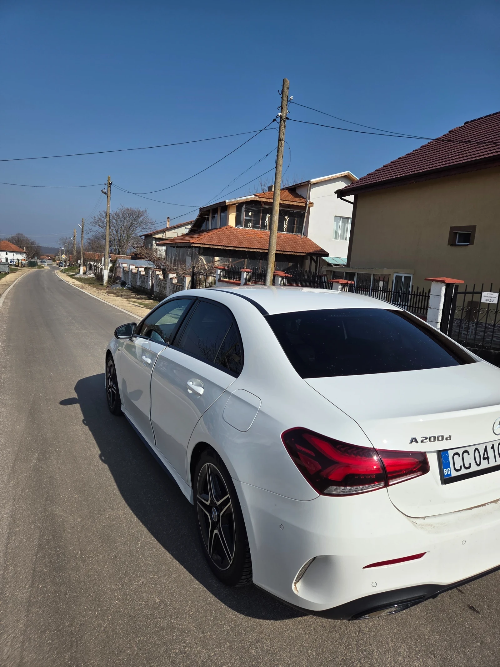 Mercedes-Benz A 200 AMG Line Premium, снимка 5 - Автомобили и джипове - 53830569