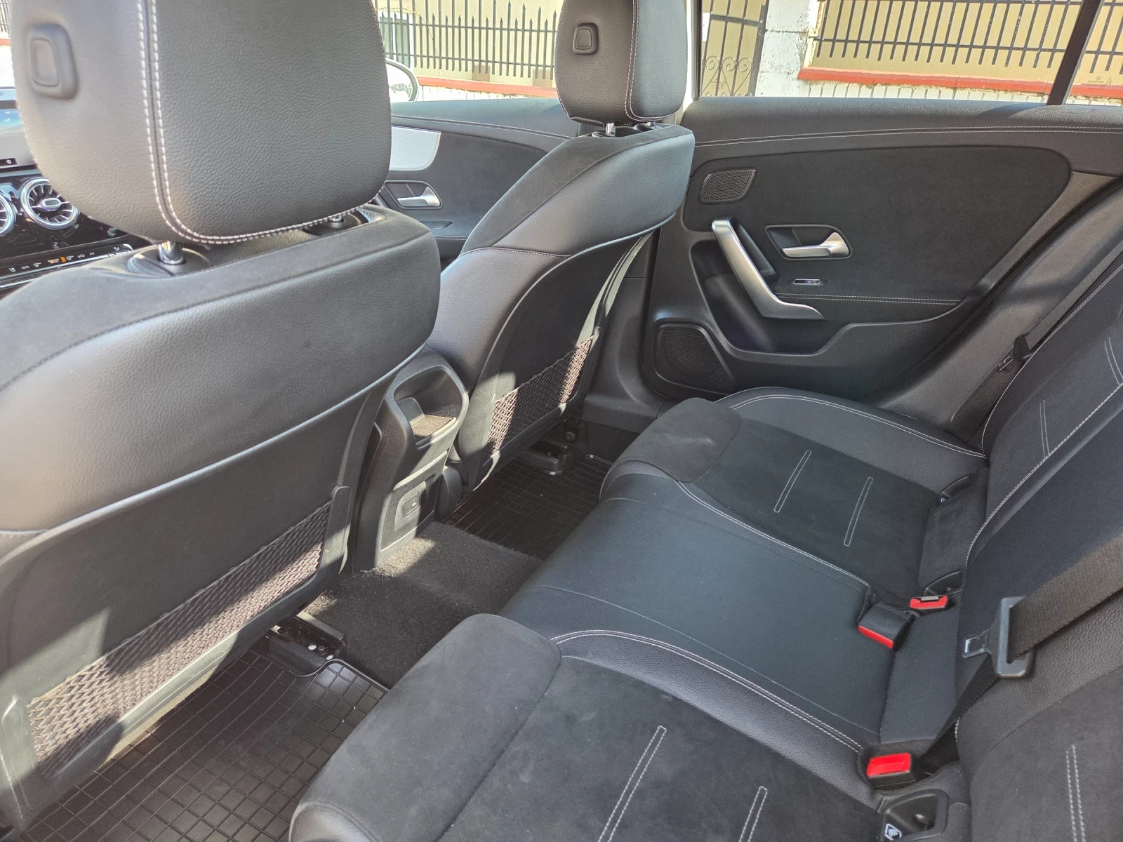 Mercedes-Benz A 200 AMG Line Premium, снимка 8 - Автомобили и джипове - 53830569