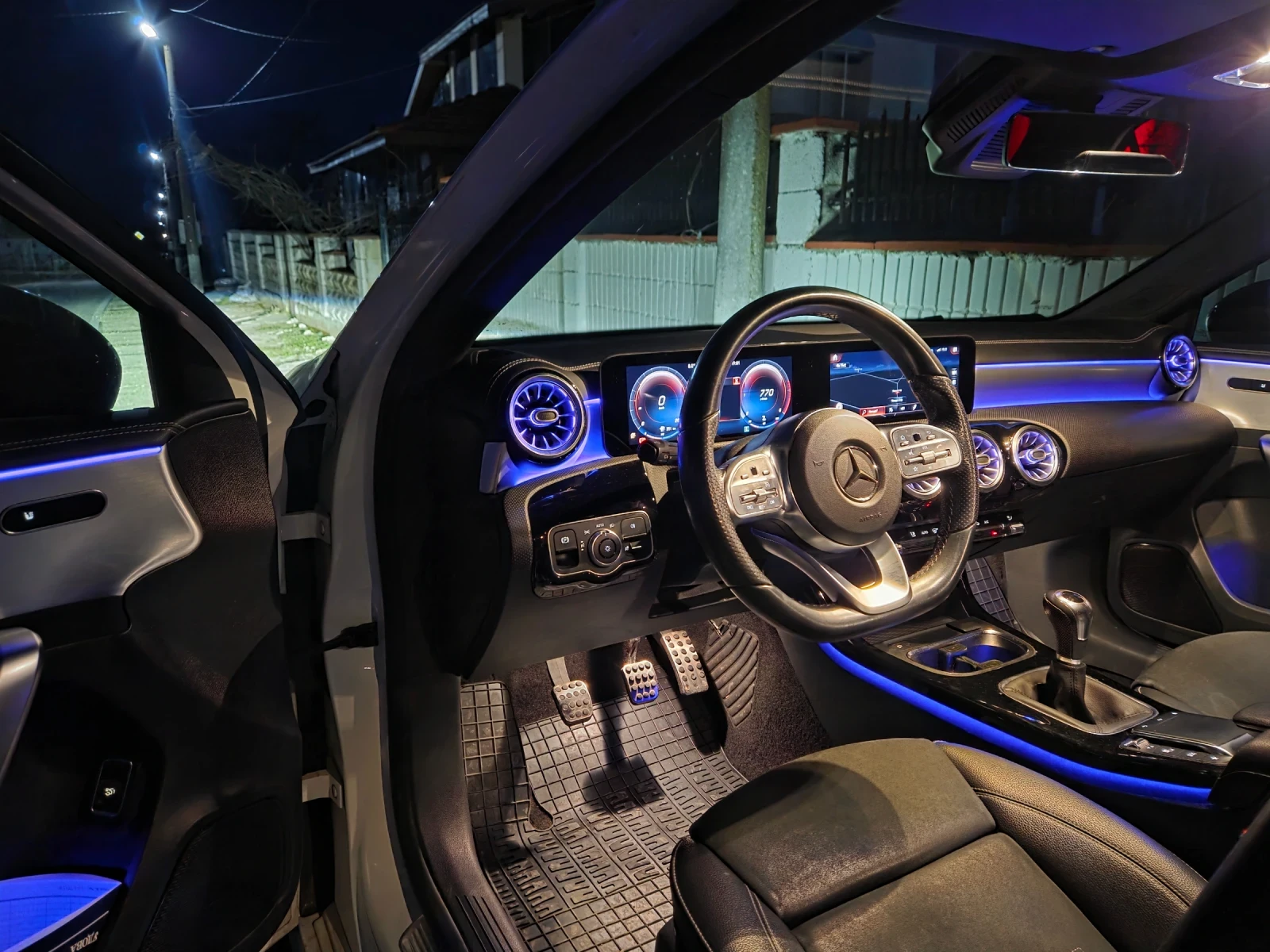 Mercedes-Benz A 200 AMG Line Premium, снимка 13 - Автомобили и джипове - 53830569