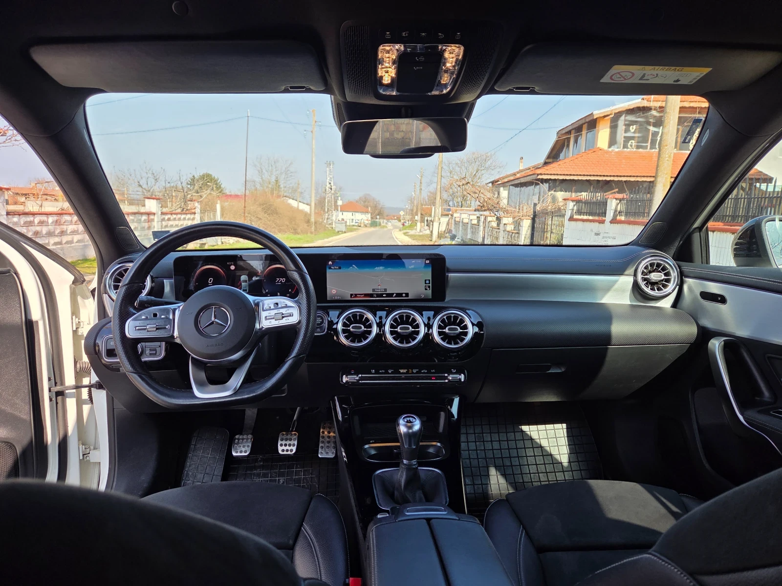 Mercedes-Benz A 200 AMG Line Premium, снимка 7 - Автомобили и джипове - 53830569