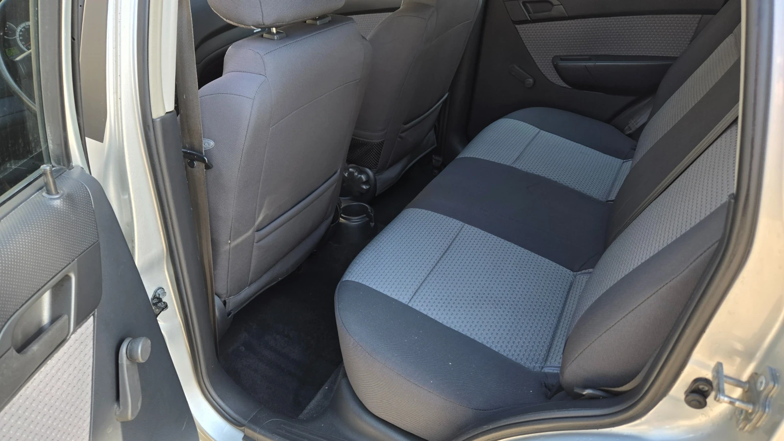 Chevrolet Aveo 102000км, снимка 9 - Автомобили и джипове - 53837975