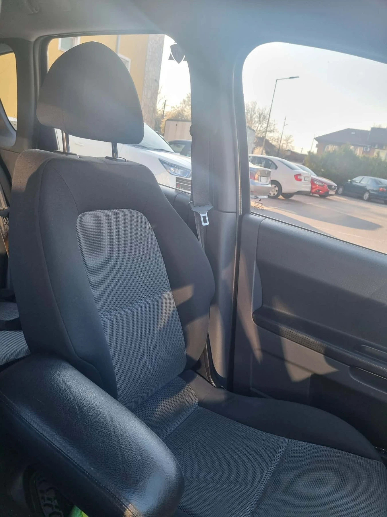 Mitsubishi Colt 1.3 95к.с., снимка 9 - Автомобили и джипове - 54141048